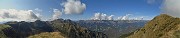 43 Viata panoramica dalle propaggini dell'Aralalta verso le valli Raisere e Ancogno e i loro monti